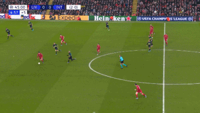 阿斯：巴萨和拜仁都有意桑托斯后卫索萨，后者被誉为新马塞洛