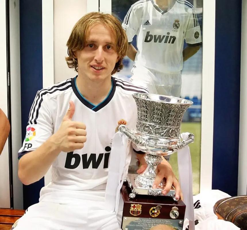 2025LPL全明星颁奖：Tarzan独获三奖，AL年度最佳俱乐部